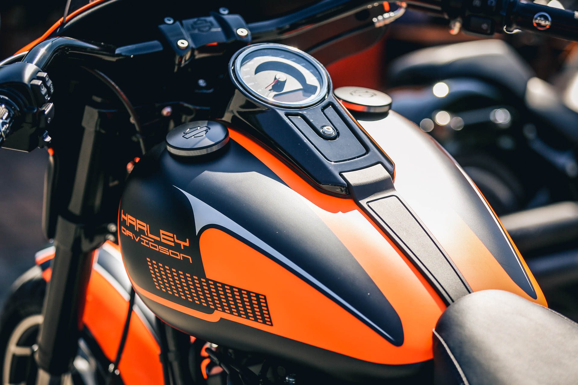 Thunderbike Orangeglide | customized H-D Softail Sport Glide FLSB