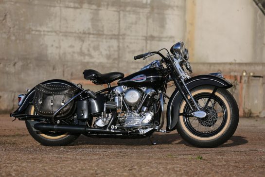 Thunderbike-Harley-Davidson-Knucklehead-1945-Foto-Ben-Ott-1-545x364.jpg.pagespeed.ce.2lmv4z0A6g