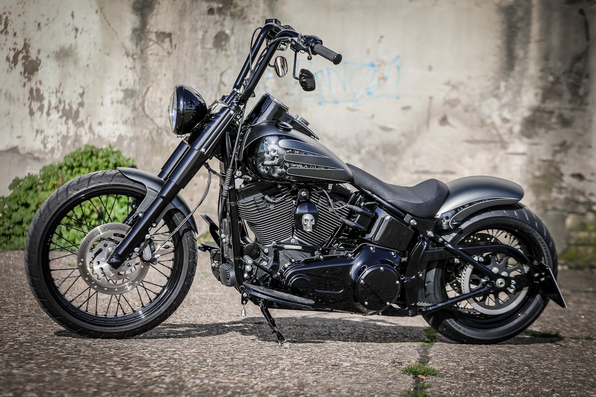 Thunderbike Skull Rocks - H-D Softail Slim FLS Custom Motorcycle Heritage F...