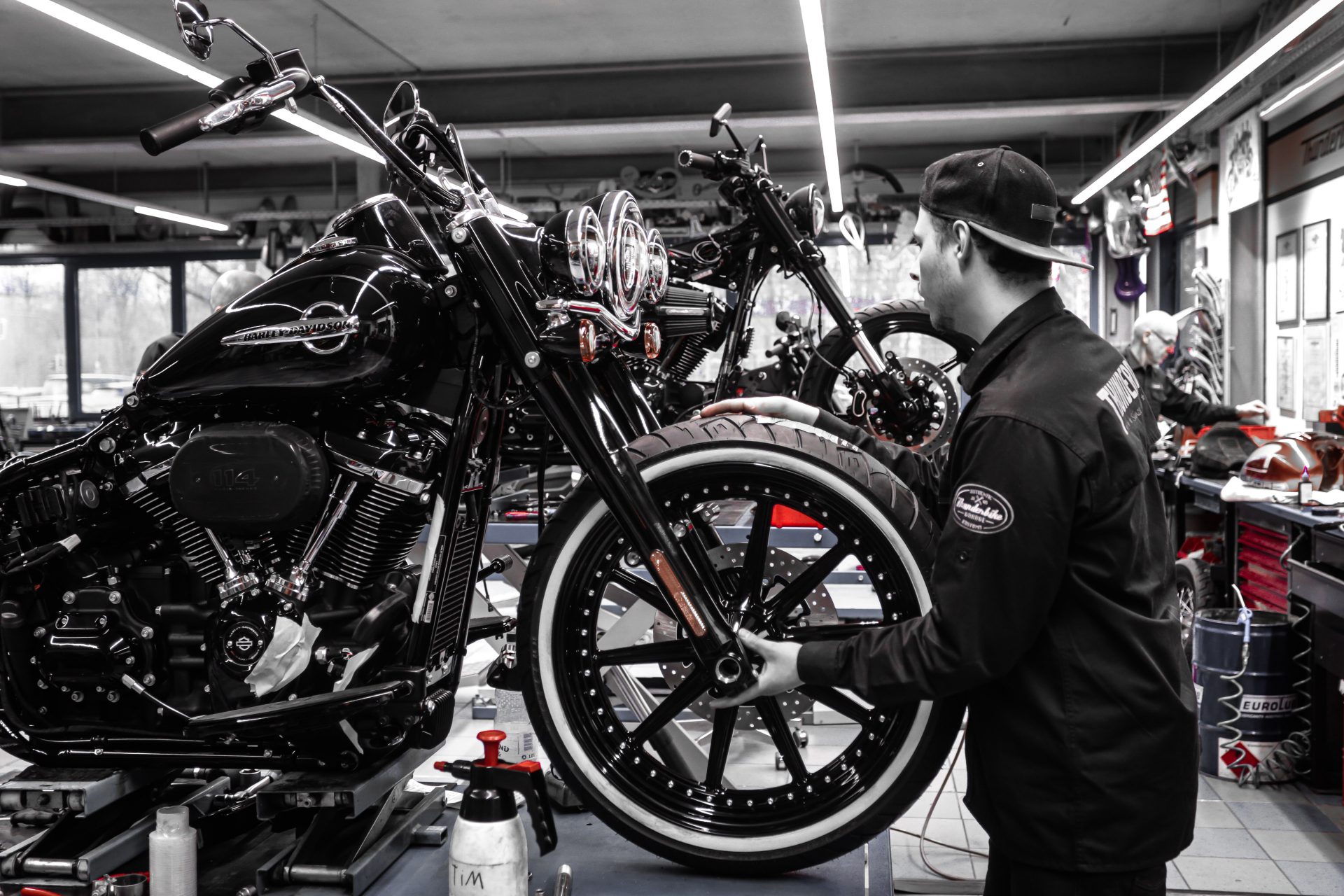 Thunderbike Black Baron • customized Harley-Davidson Heritage FLHCS